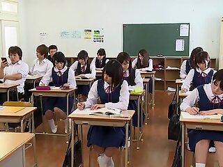 Δαχτυλάκι μπροστά στην τάξη - japanstiniest