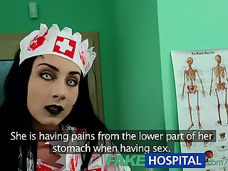 Paciente de hospital falso compartilha médicos caralhos com enfermeira zumbi do halloween