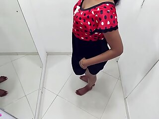 Fiton sri lankansk ny Sex Babe fitting night kjole i prøverum